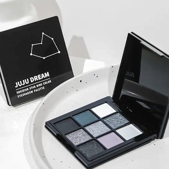 Glamour Eyeshadow Palette - Black, Silver, Gray - Picture 9 of 9